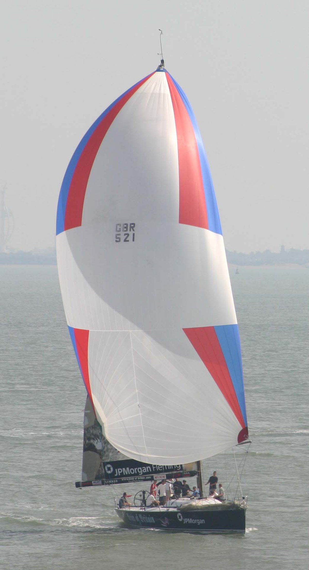Un voilier sous spi