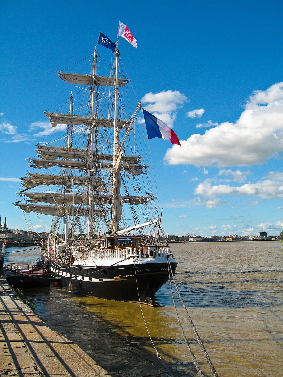 Le Belem à quai à Bordeaux pour Bordeaux fête le fleuve édition 2007