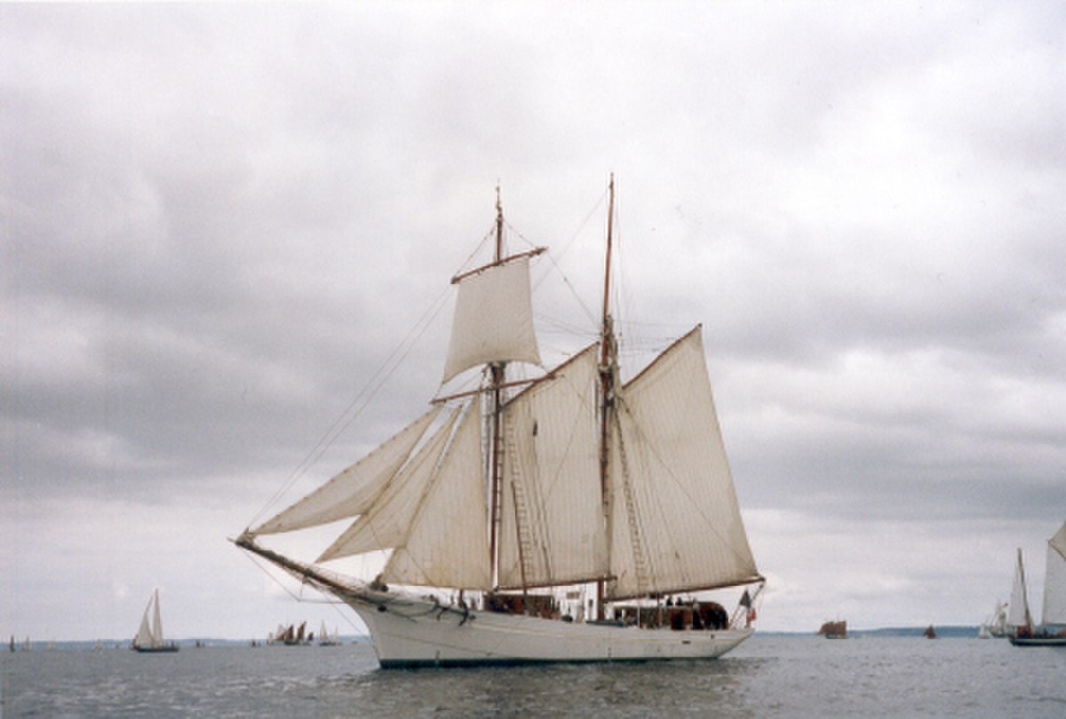 Sous voiles