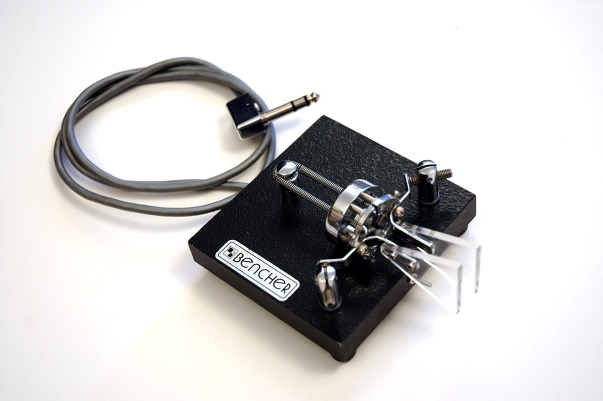 Manipulateur morse iambique.