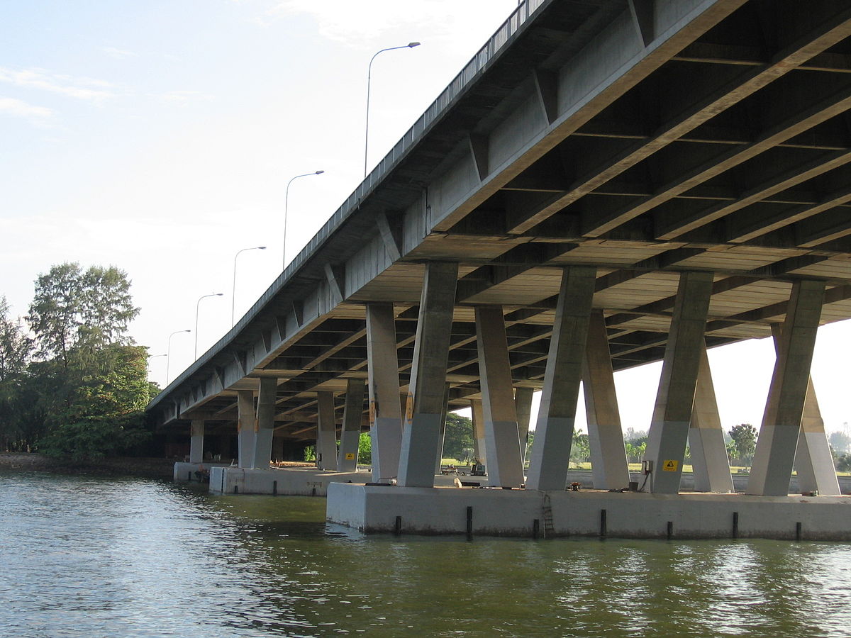 Benjamin Sheares Bridge Oct 05.JPG