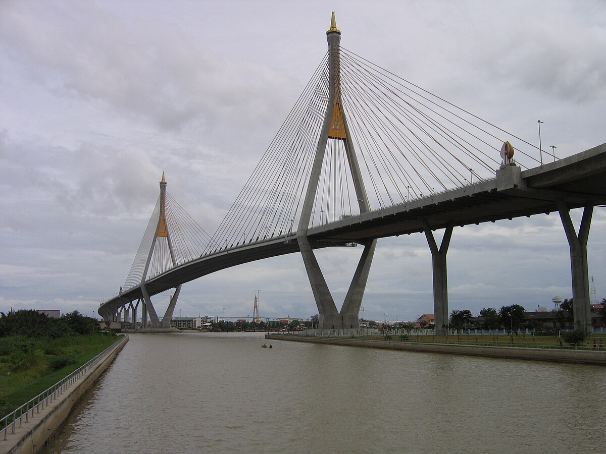 Bhumibol Bridge, June 2007.jpg