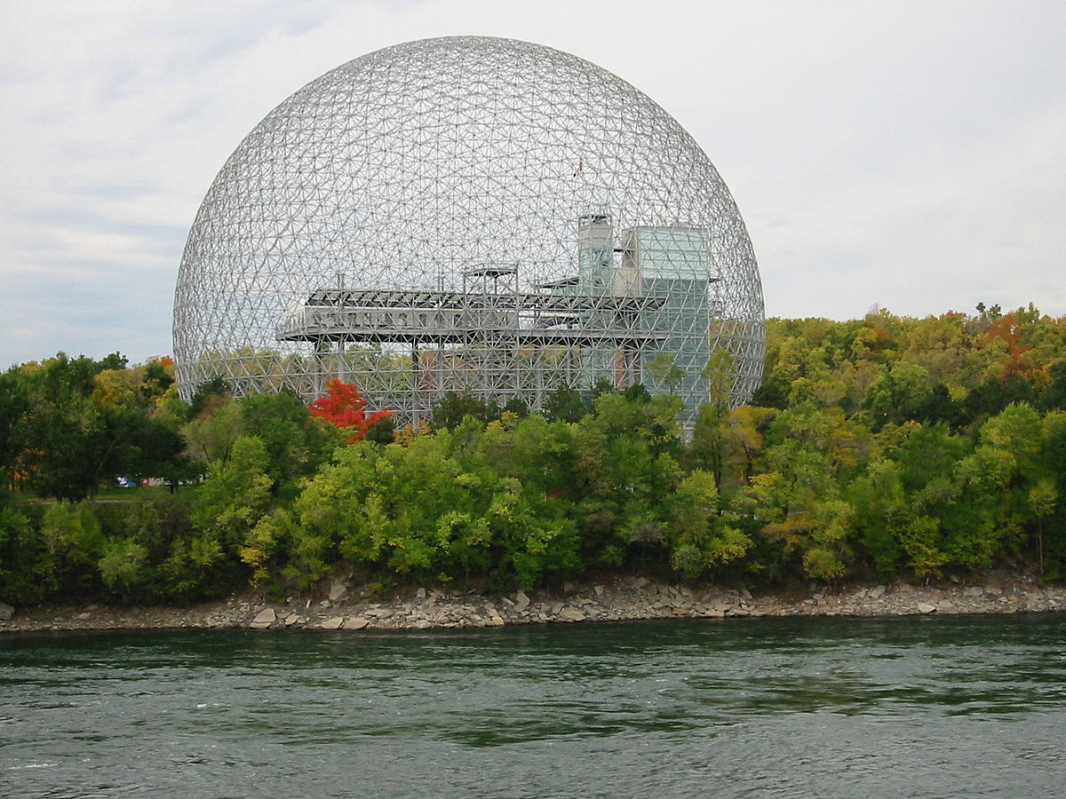 La Biosphère sur l'île Sainte-Hélène, ancien pavillon des États-Unis lors de l'Exposition universelle de Montréal en 1967.
