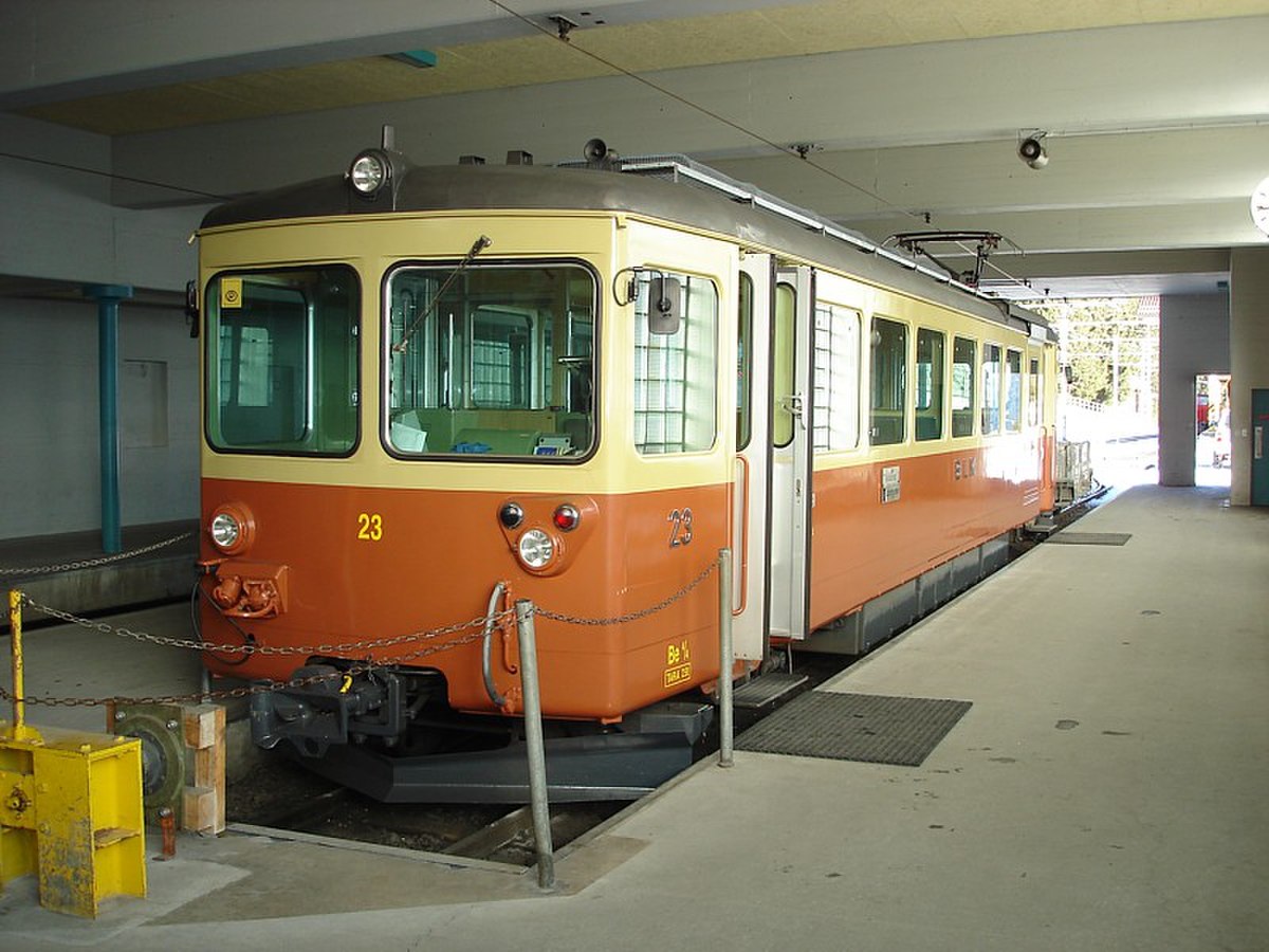 Be 4/4 23 du BLM en gare terminus de Mürren