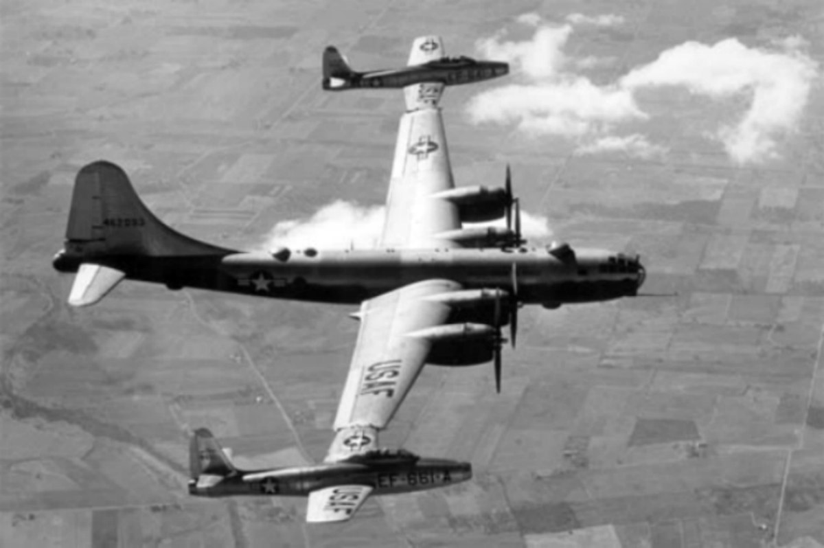 Projet Tom-Tom : un B-29 et ses 2 F-84 parasites