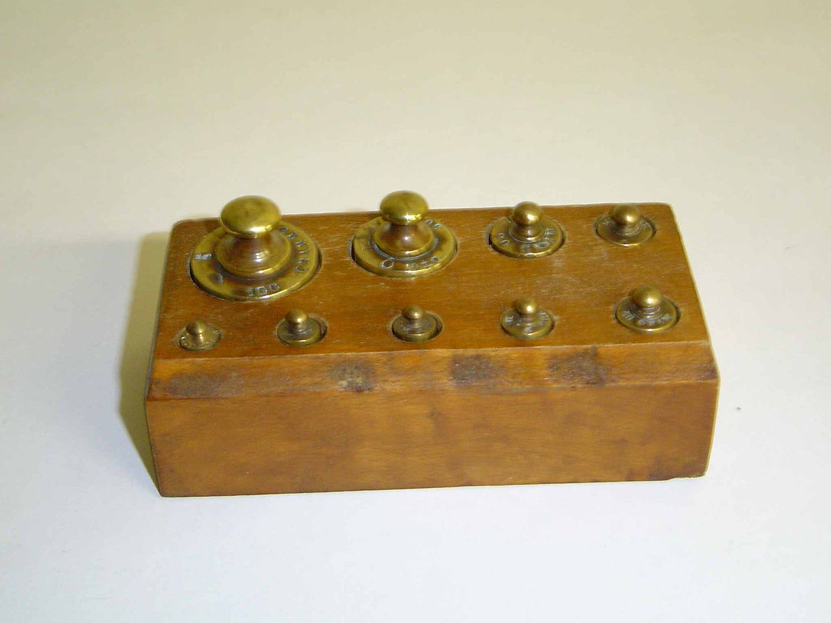 Boîte 9 poids.jpg