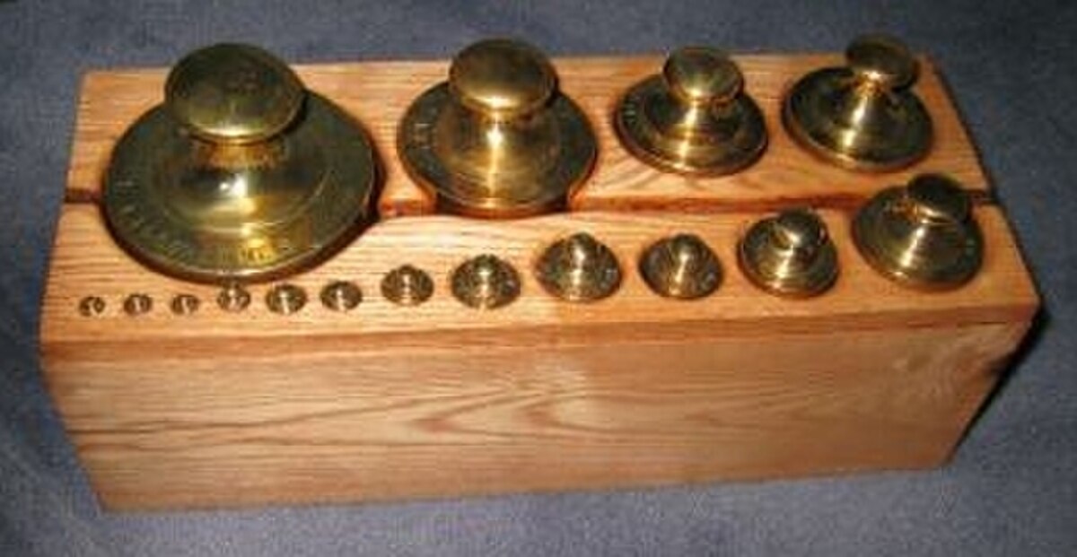 Boîte de 16 poids.jpg