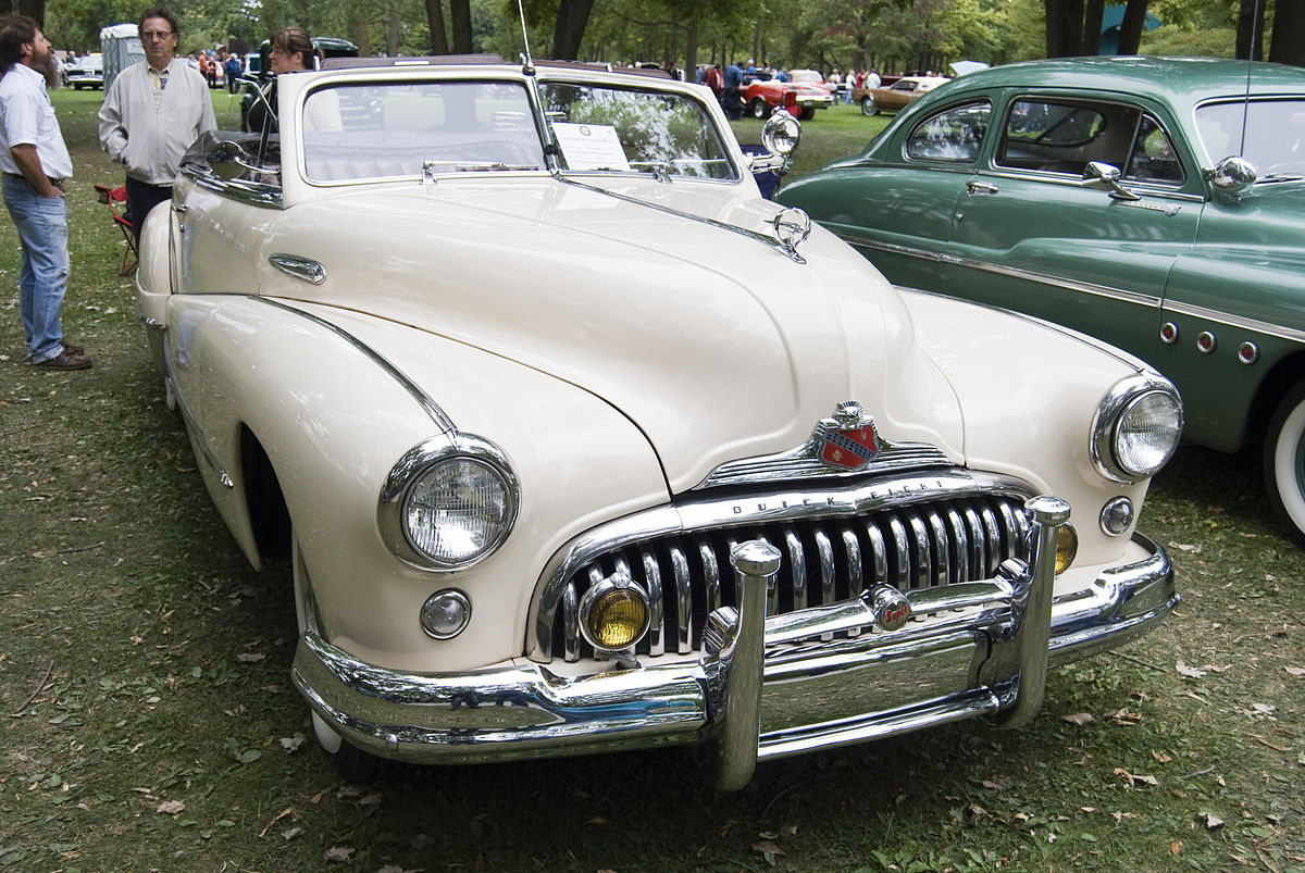Voiture portant l'inscription Buick Eight
