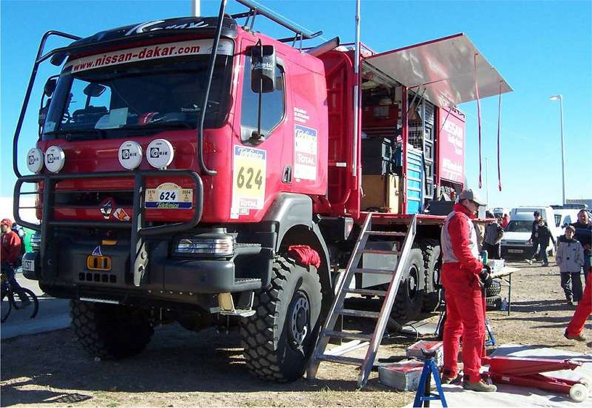 Un Kerax d'assistance au Rallye Dakar