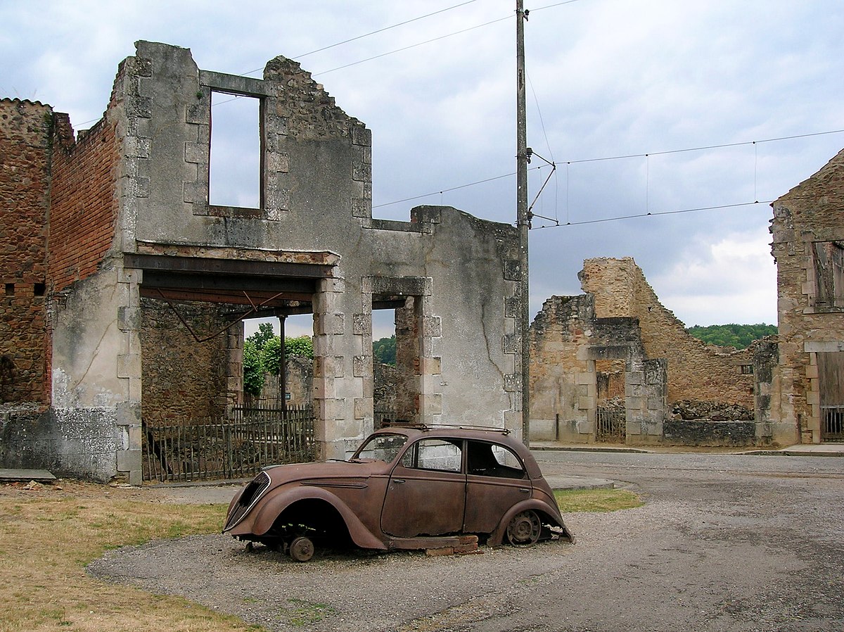 Car in Oradour-sur-Glane4.jpg
