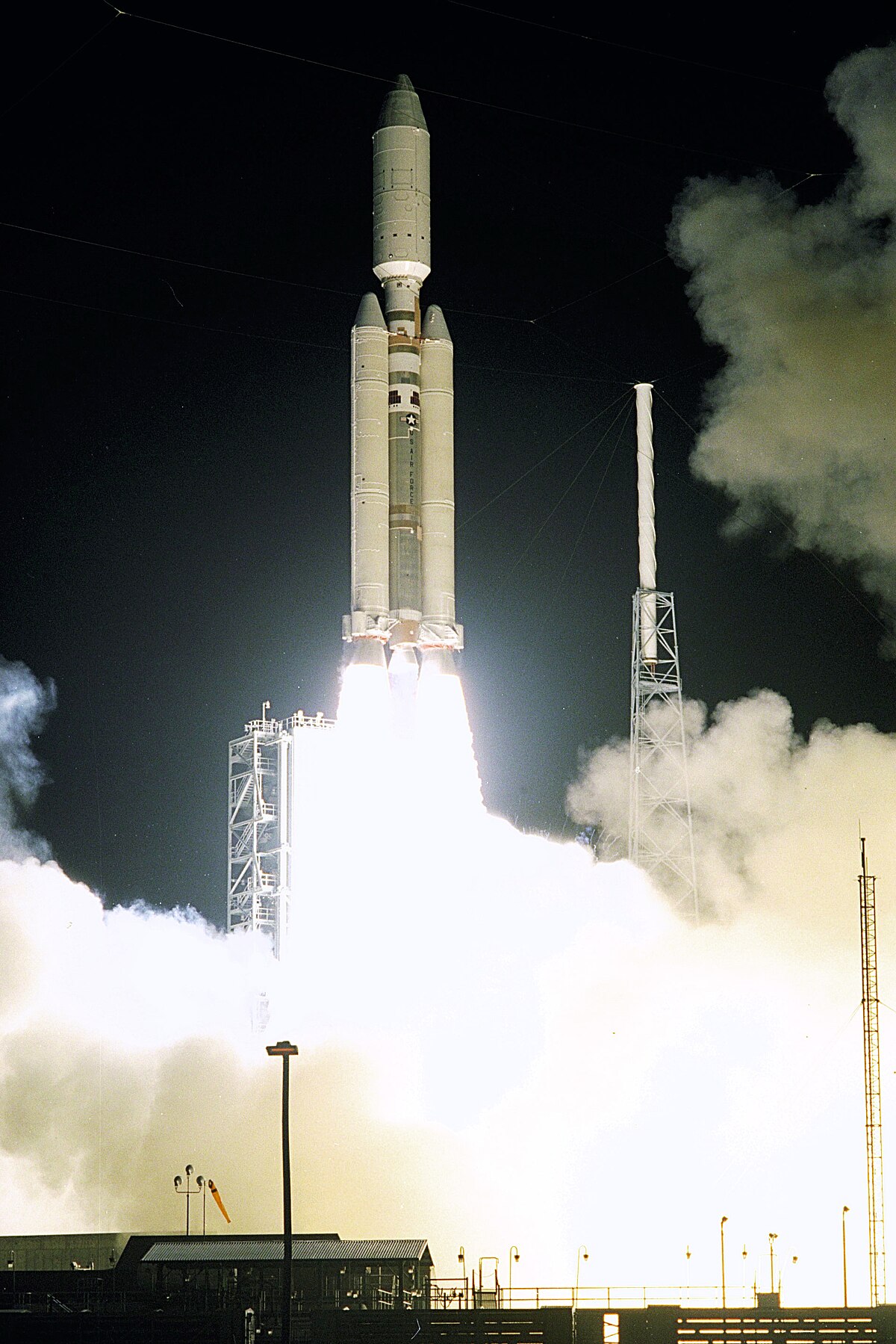 Lancement de la sonde Cassini-Huygens le 15 octobre 1997 à Cap Canaveral par la fusée Titan-IVB/Centaur