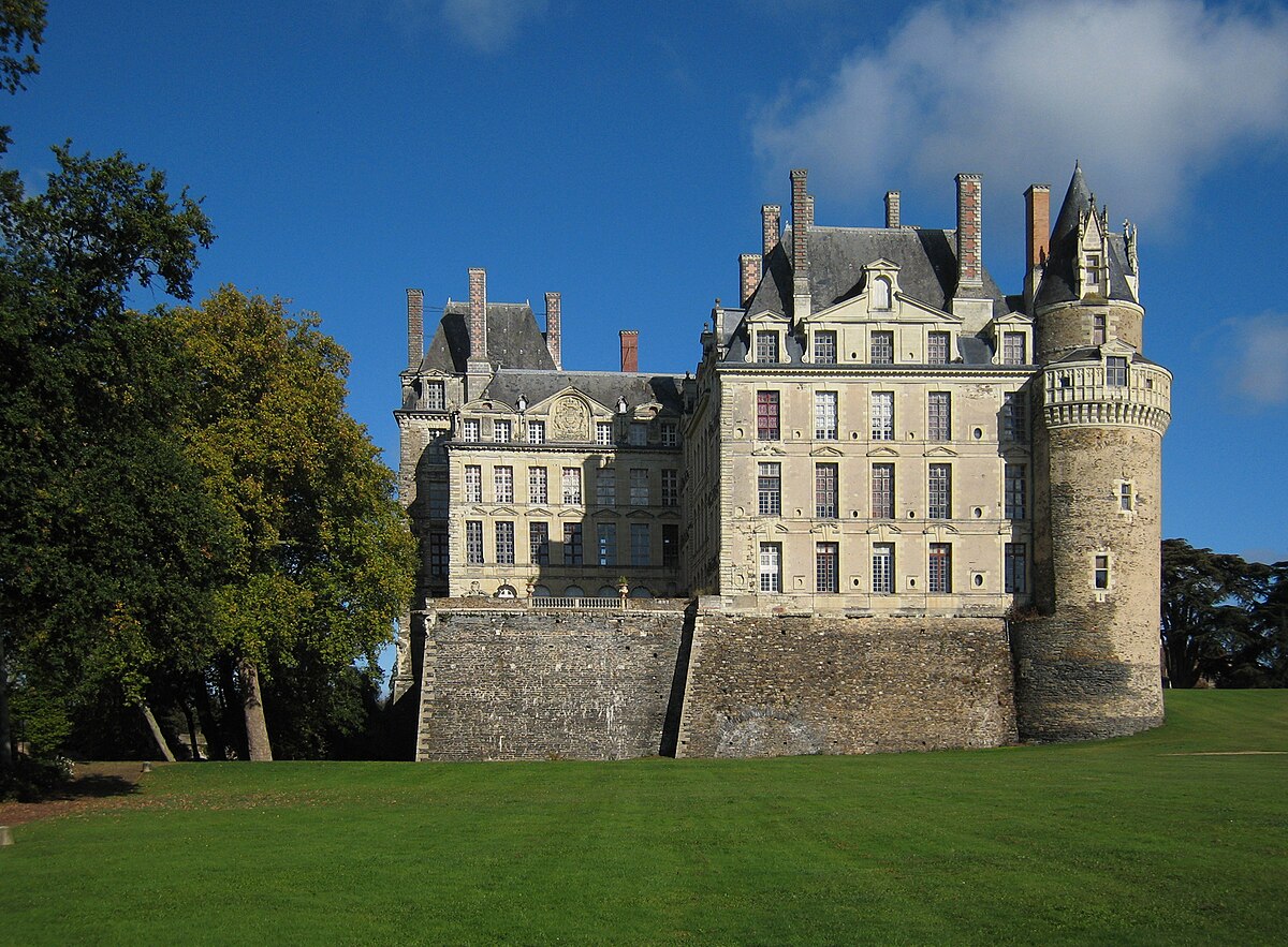 Castle Brissac 2007 01.jpg