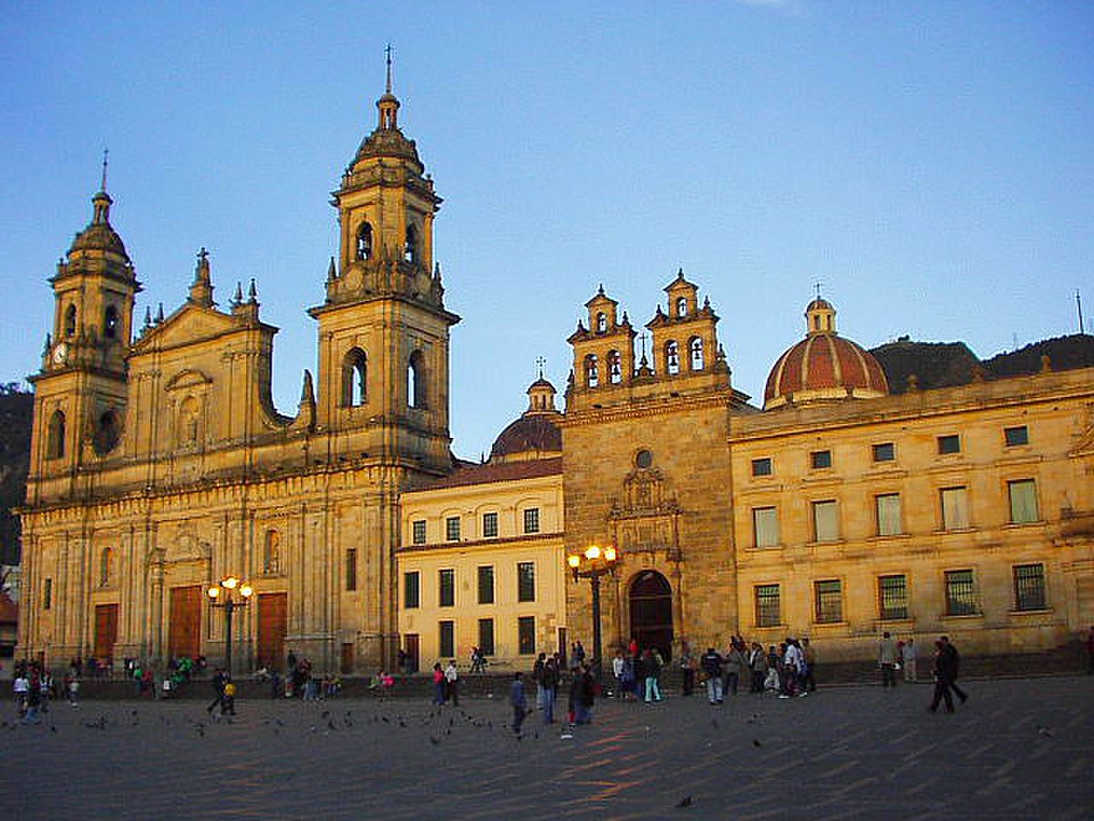 La Catedral Primada (à gauche) sur la Plaza de Bolívar.