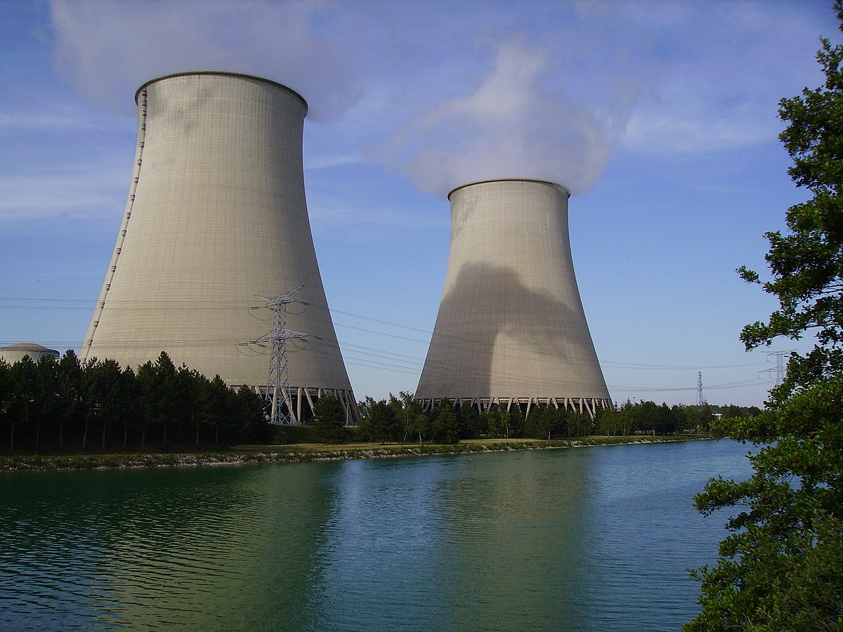 Vue des aéroréfrigérants de la centrale de Nogent}