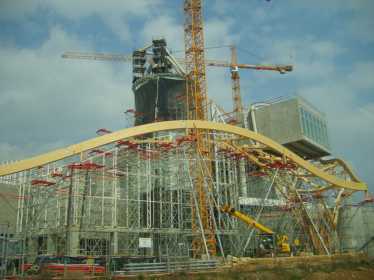 Début de la pose de la charpente en avril 2009