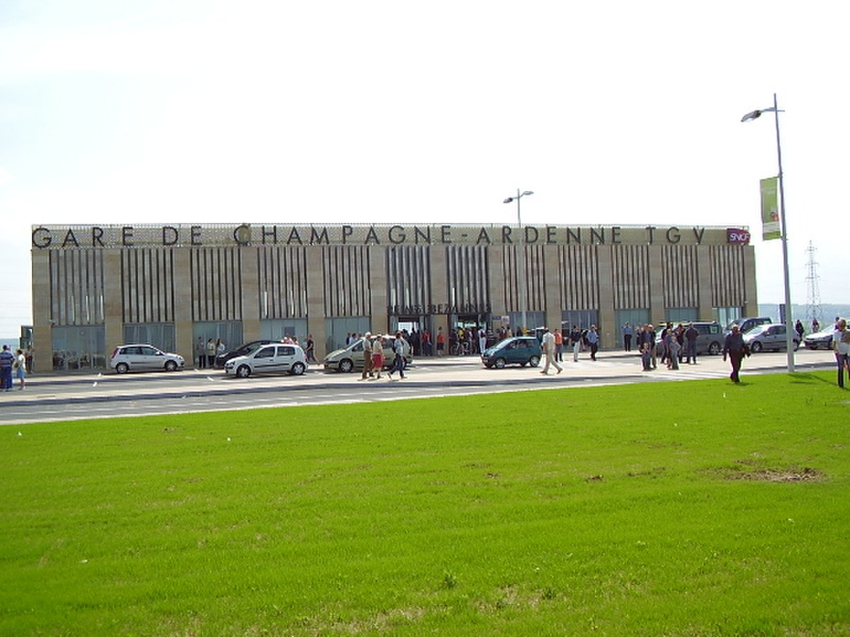 La façade de la gare de Champagne-Ardenne — TGV