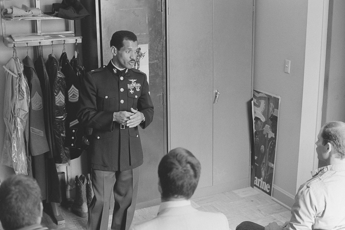 Discours de Bolden lors d'un recrutement à l'Académie navale d'Annapolis