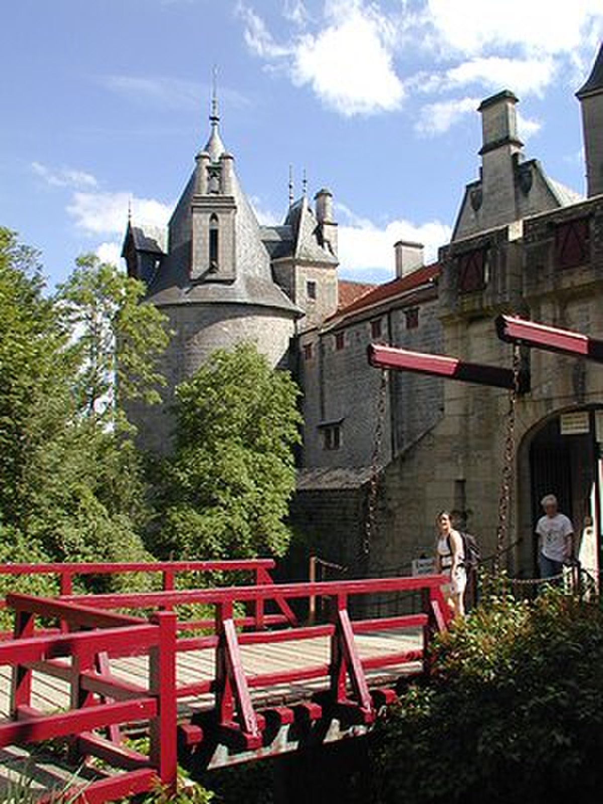 Chateau de La Rochepot Bourgogne France.jpg