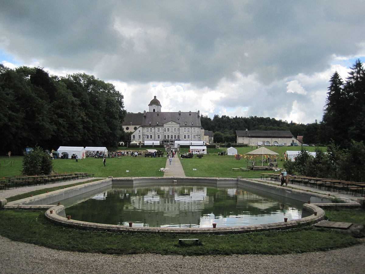 Chateau Montalambert 04.jpg