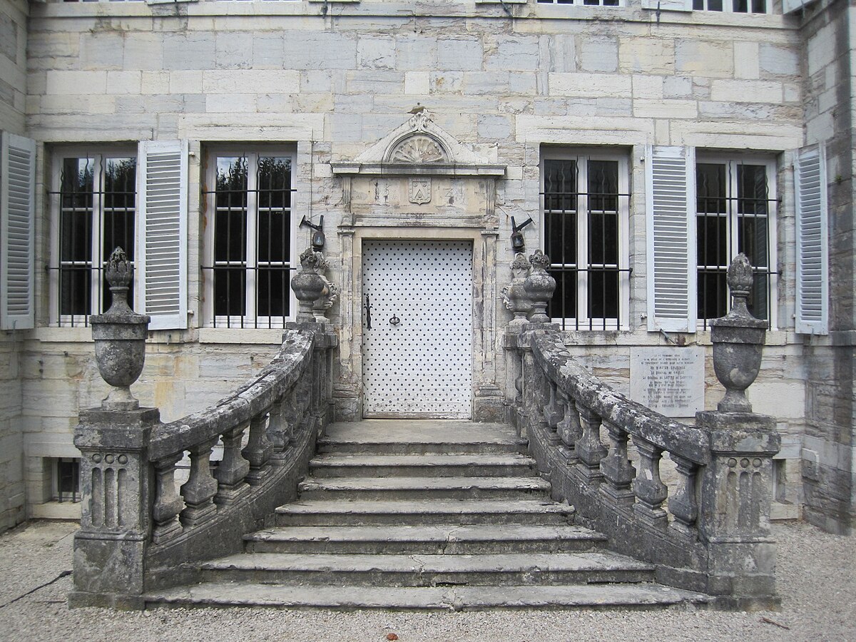 Chateau Montalambert 07.jpg