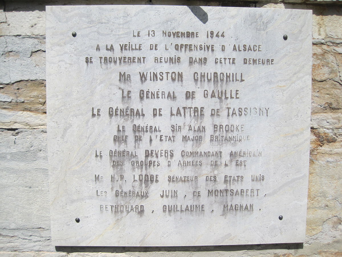 Chateau Montalambert 08.jpg