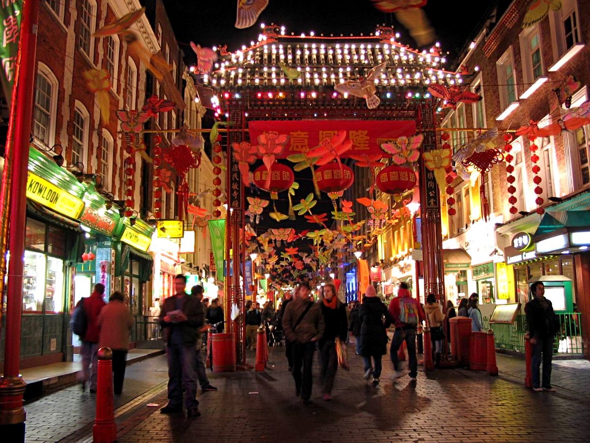 Rue décorée pour le Nouvel An chinois dans le chinatown à Londres.
