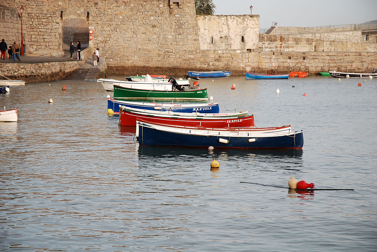 1 - Trainières dans le port de Socoa