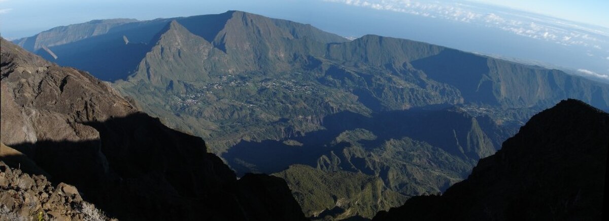 Le cirque de Salazie vu depuis le Piton des Neiges, à la Réunion.