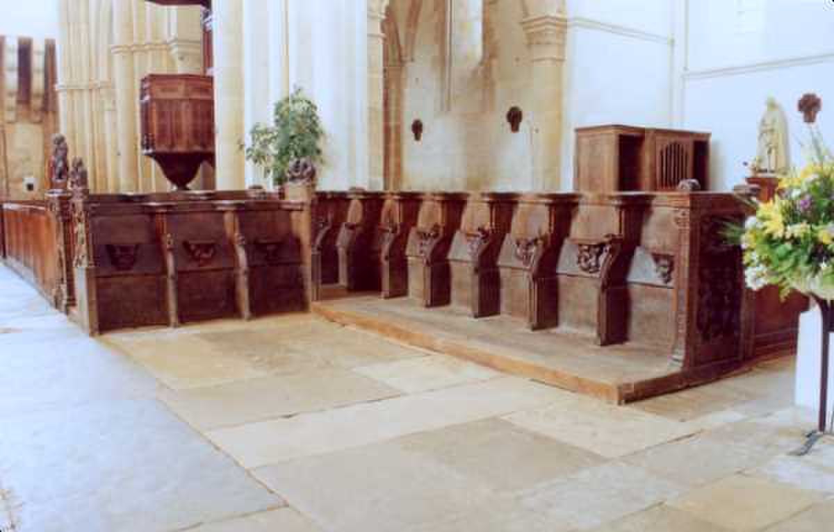 Collégiale de Montréal (Yonne) 302.JPG