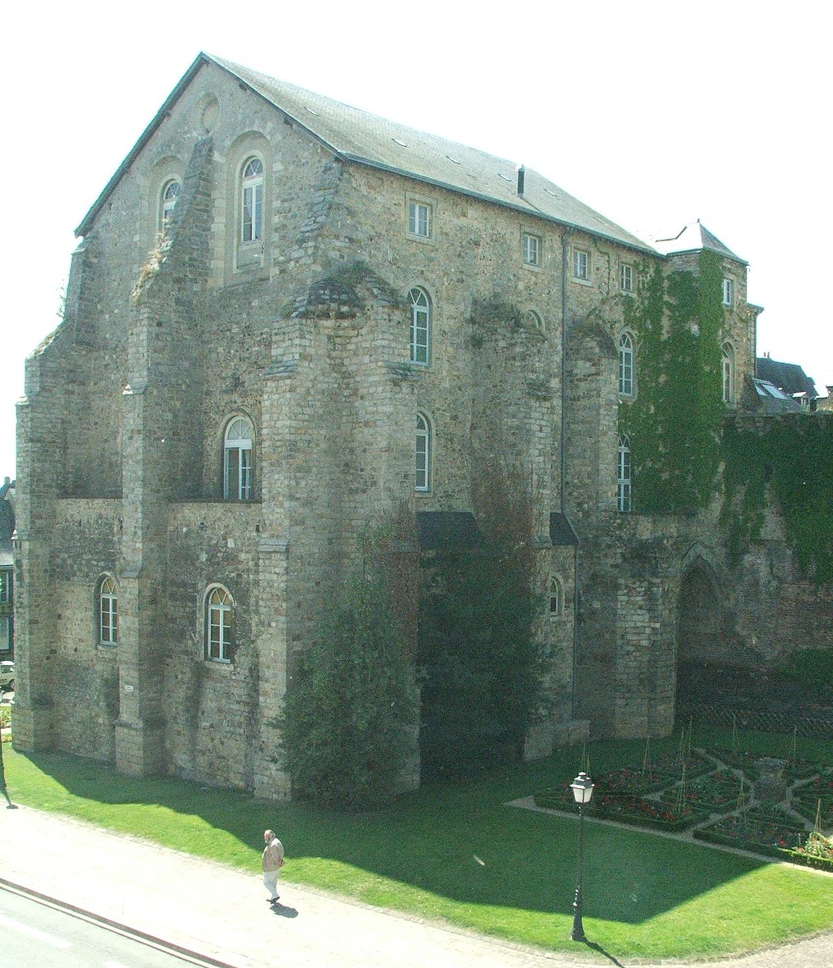 Collégiale Saint-Pierre-la-Cour