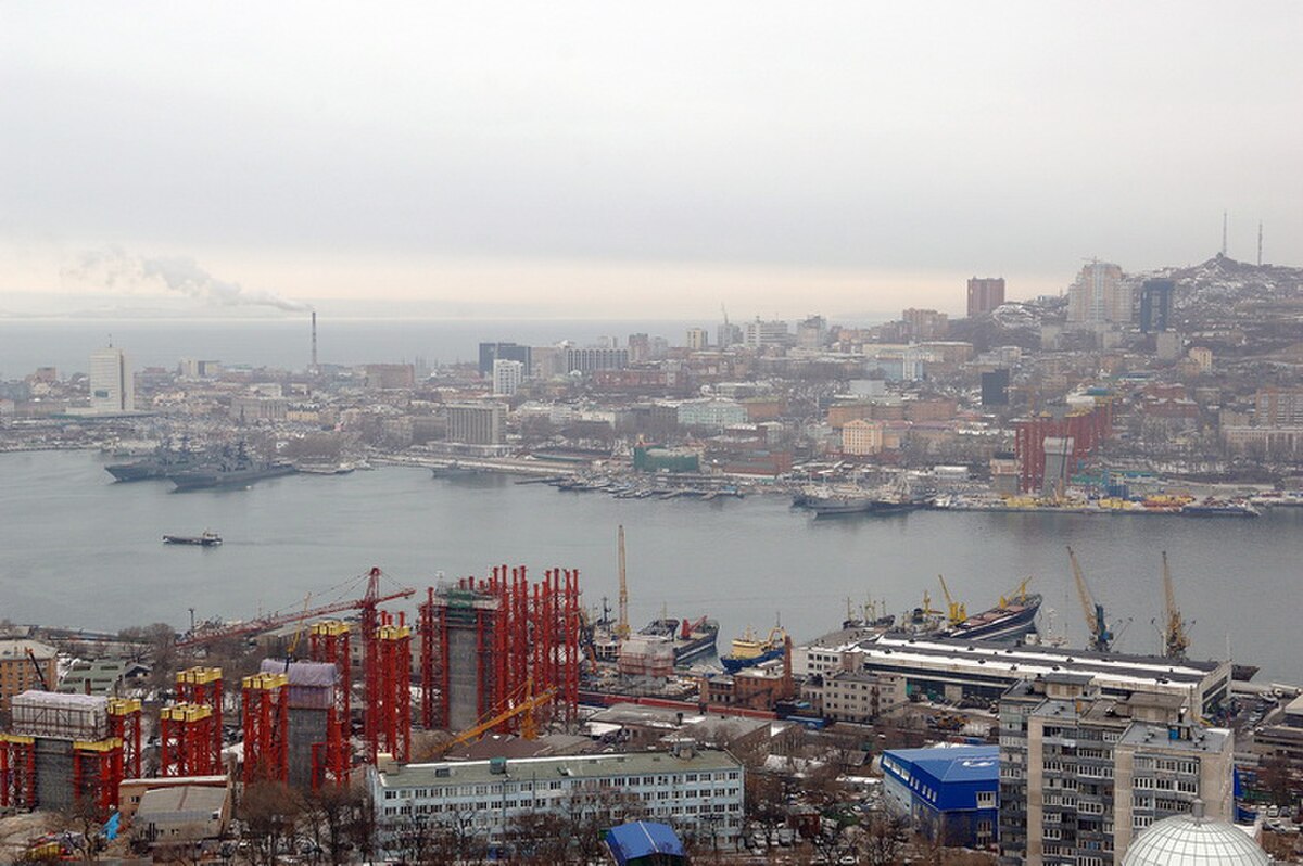 Construction of Zolotoy Rog bridge (nov09) 4.jpg