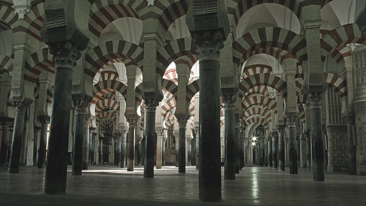 Cordoba moschee innen1.jpg