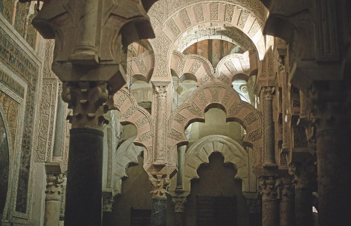 Cordoba moschee innen3.jpg