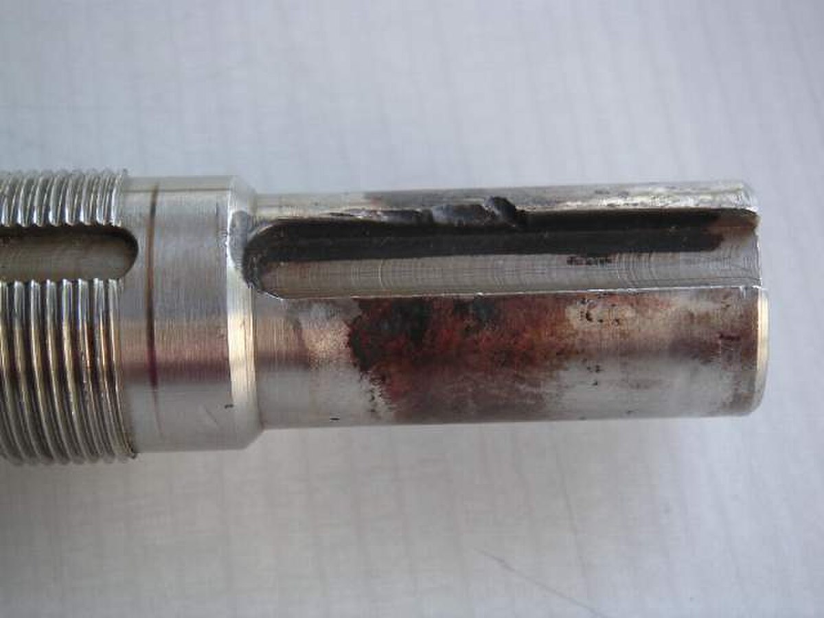 Corrosion de contact sur un bout d'arbre 01.jpg