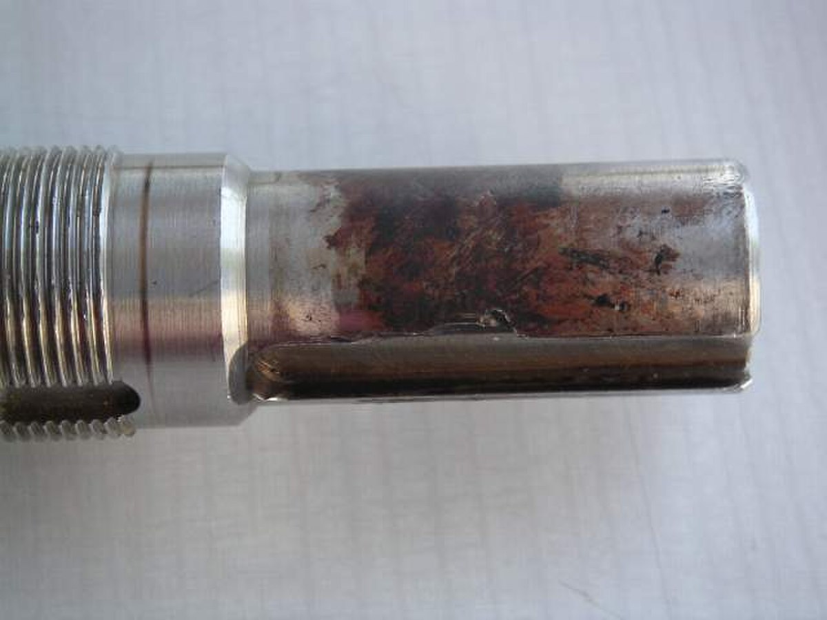 Corrosion de contact sur un bout d'arbre 02.jpg