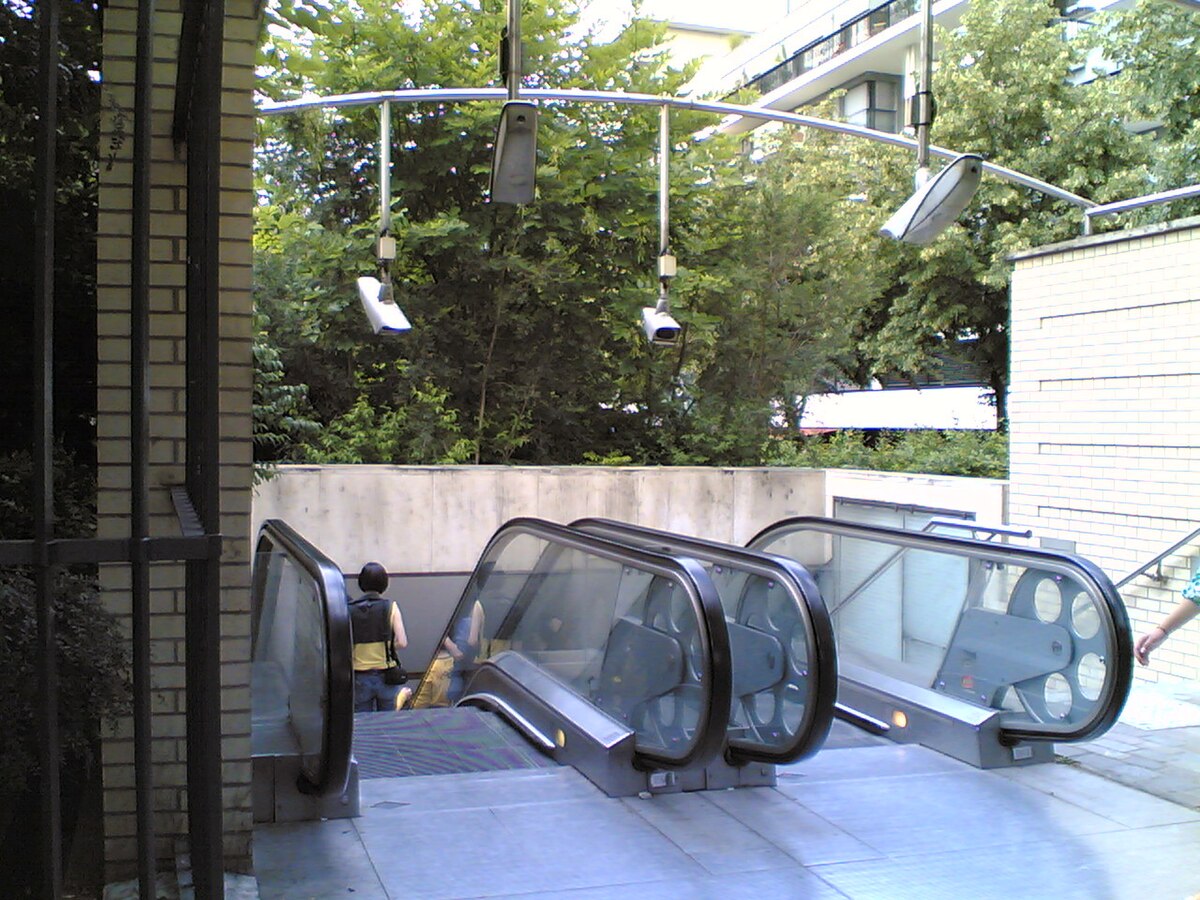 Cour Saint-Émilion (métro de Paris)