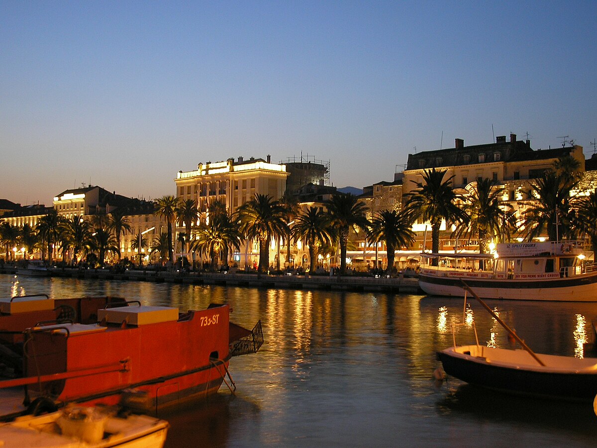 Croatia - Split - Riva under night.JPG