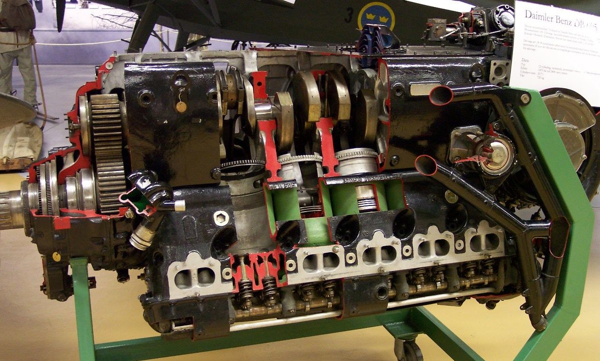 Coupe d'un DB-605