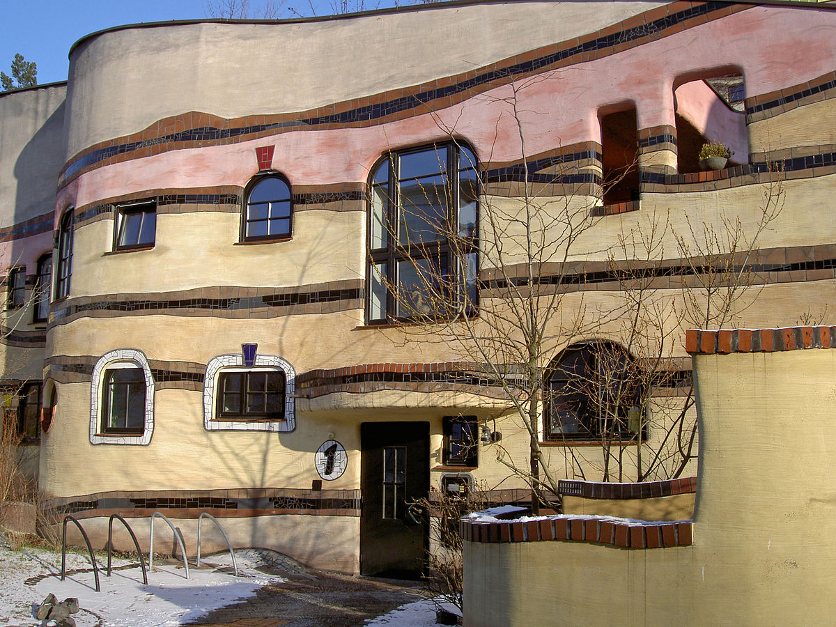 Darmstadt-Waldspirale-Hundertwasser2.jpg