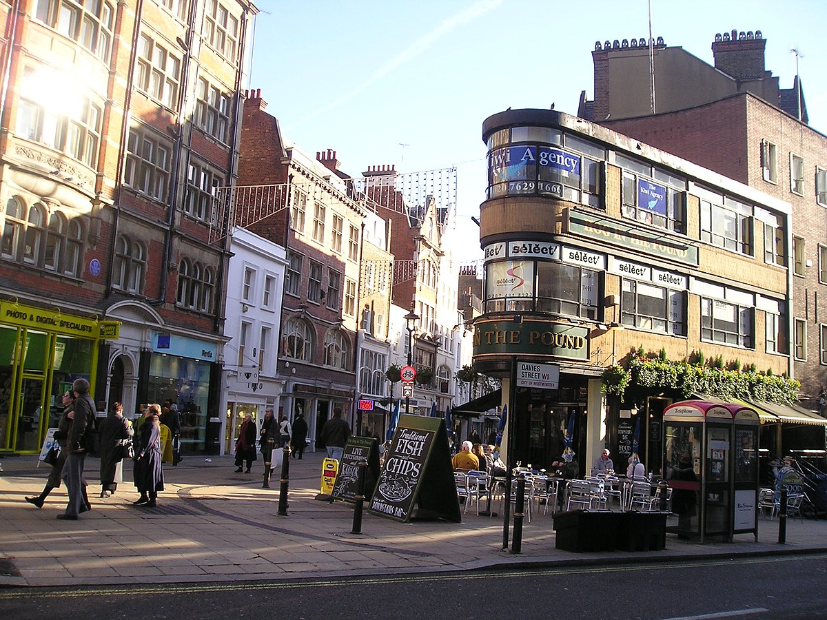 Davies Street, perpendiculaire à Oxford Street, et à côté de Bond Street tube station