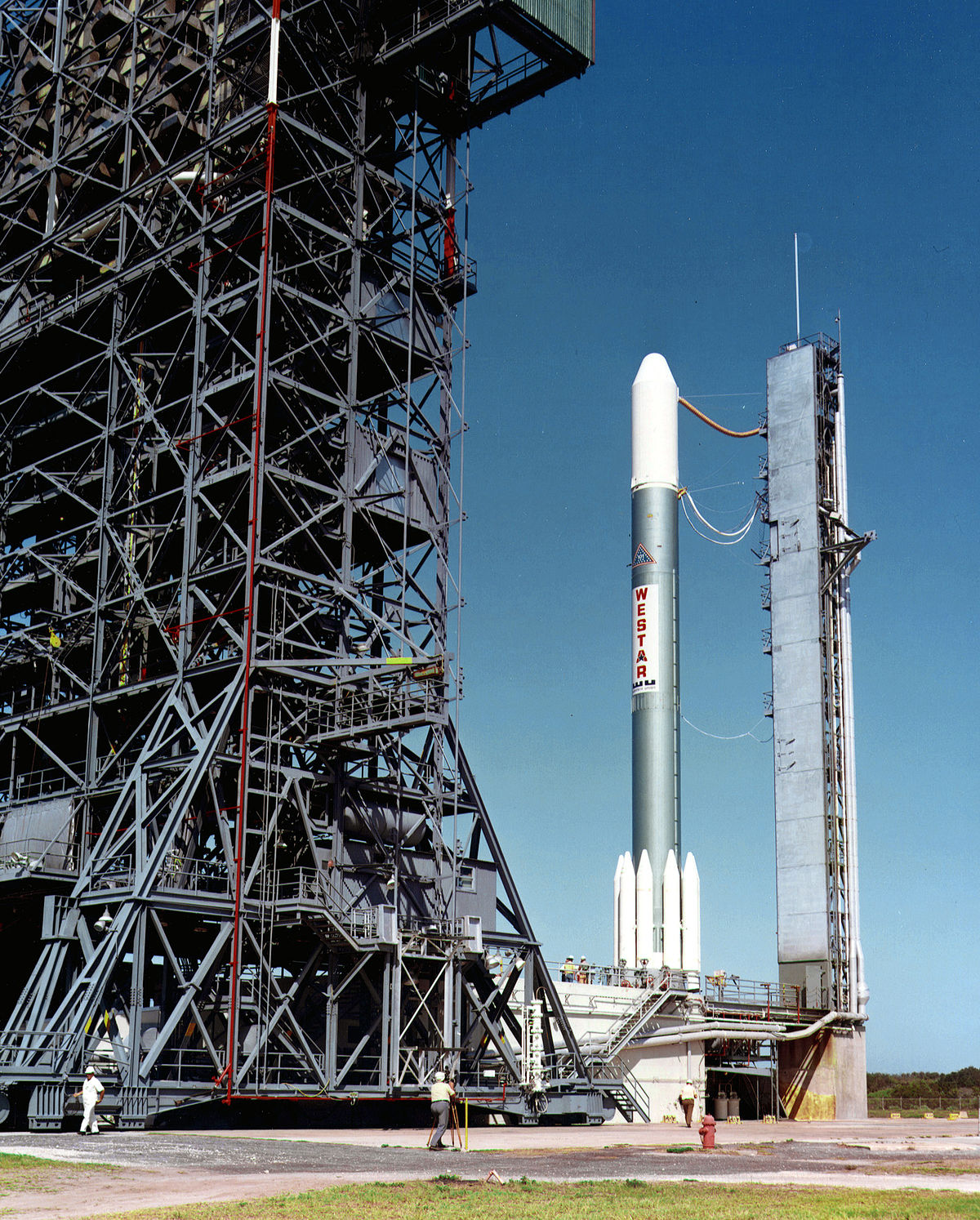 Fusée Delta avec à son bord Westar 1 avant son lancement