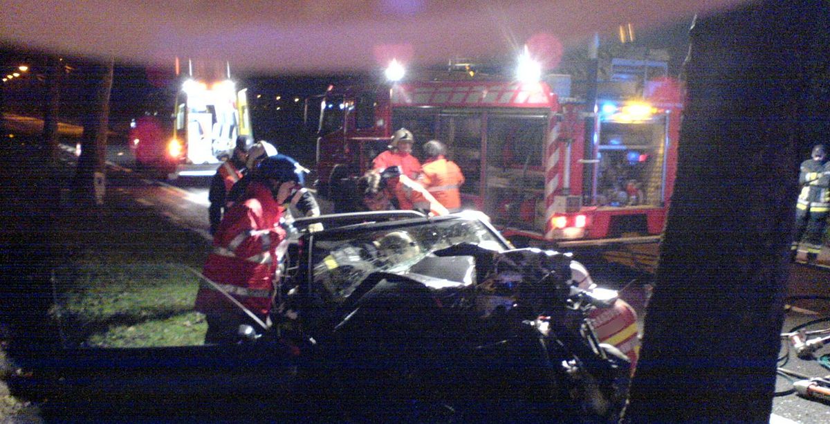 Mise en œuvre d'un véhicule de secours routier (accident de nuit, Belgique, février 2006)