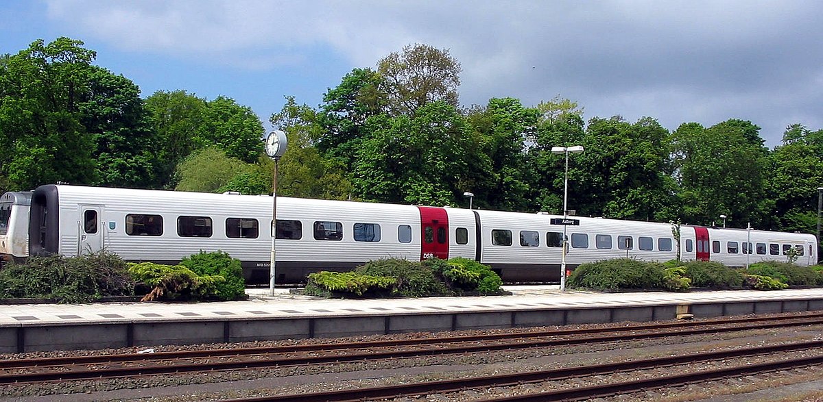 Un train de banlieue danois à Aalborg