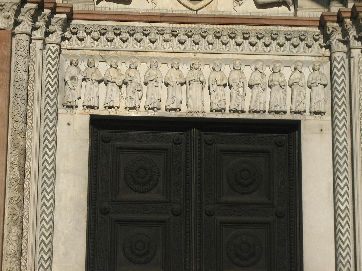 Duomo Lucca - une des 3 portes d entrée en façade.jpg