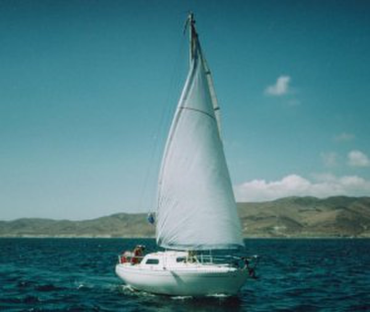 Ecume de mer 73 modifié, naviguant voiles en ciseaux