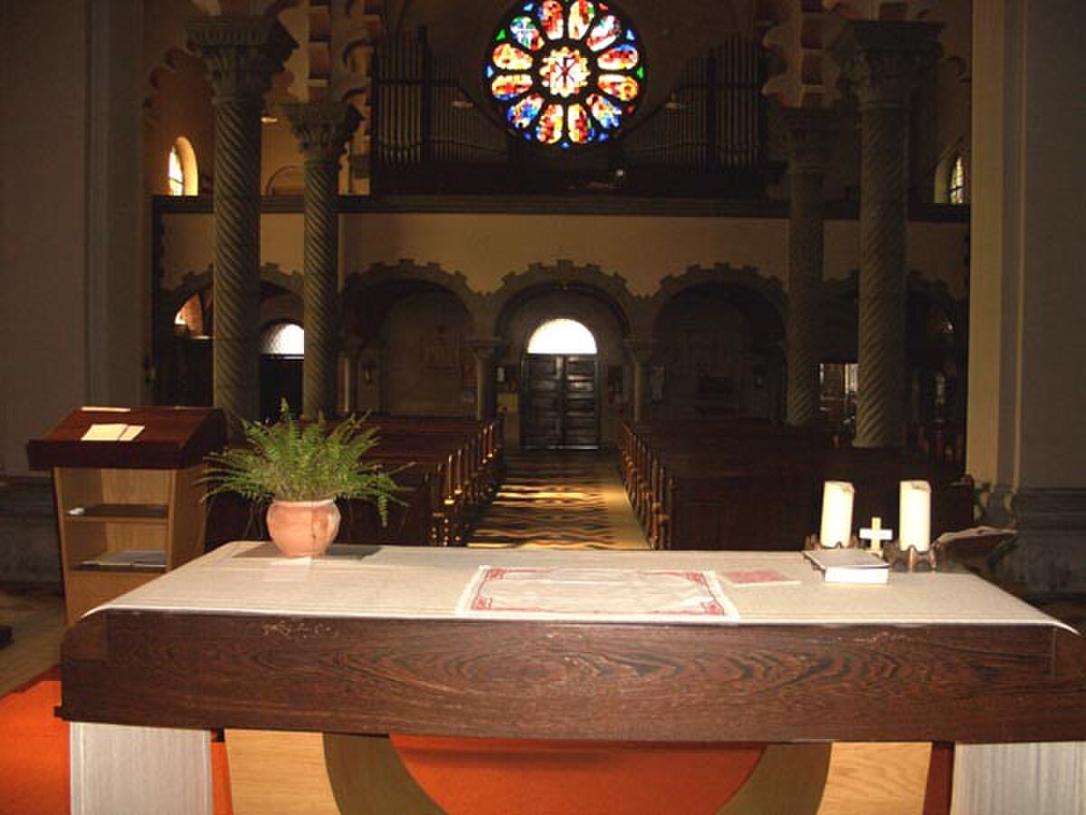 Eglise de Bütgenbach interieur 6.jpg