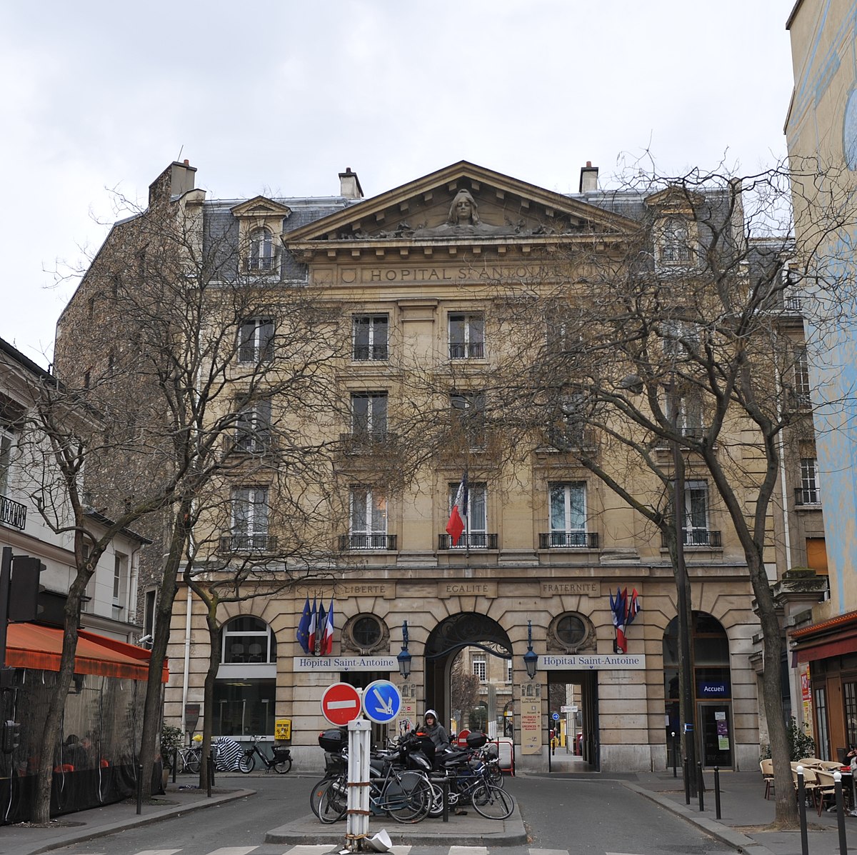 Entrée hopital saint-Antoine.jpg