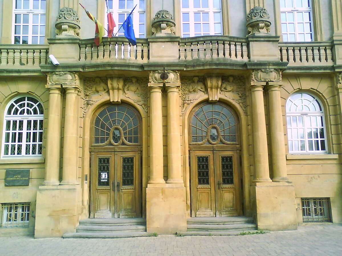 Entrée principale du Lycée Georges-de-La-Tour.jpg