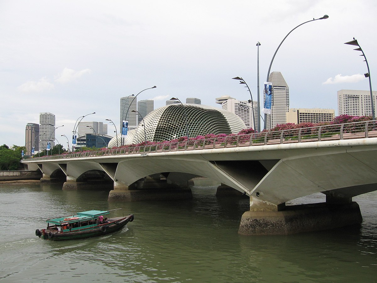 Esplanade Bridge 4, Dec 05.JPG
