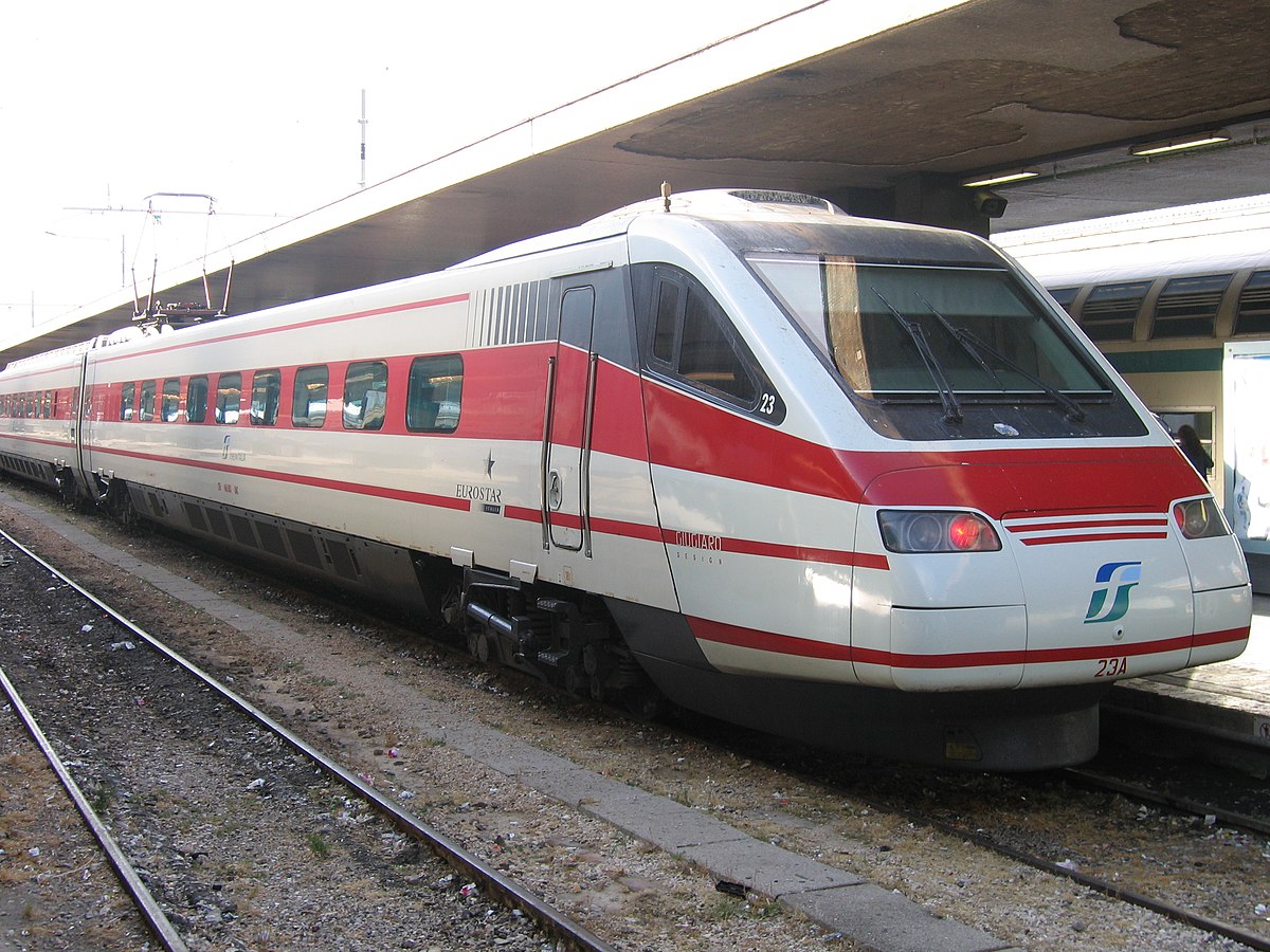 Une rame Alstom (ex Fiat) Pendolino en gare de Rome.
